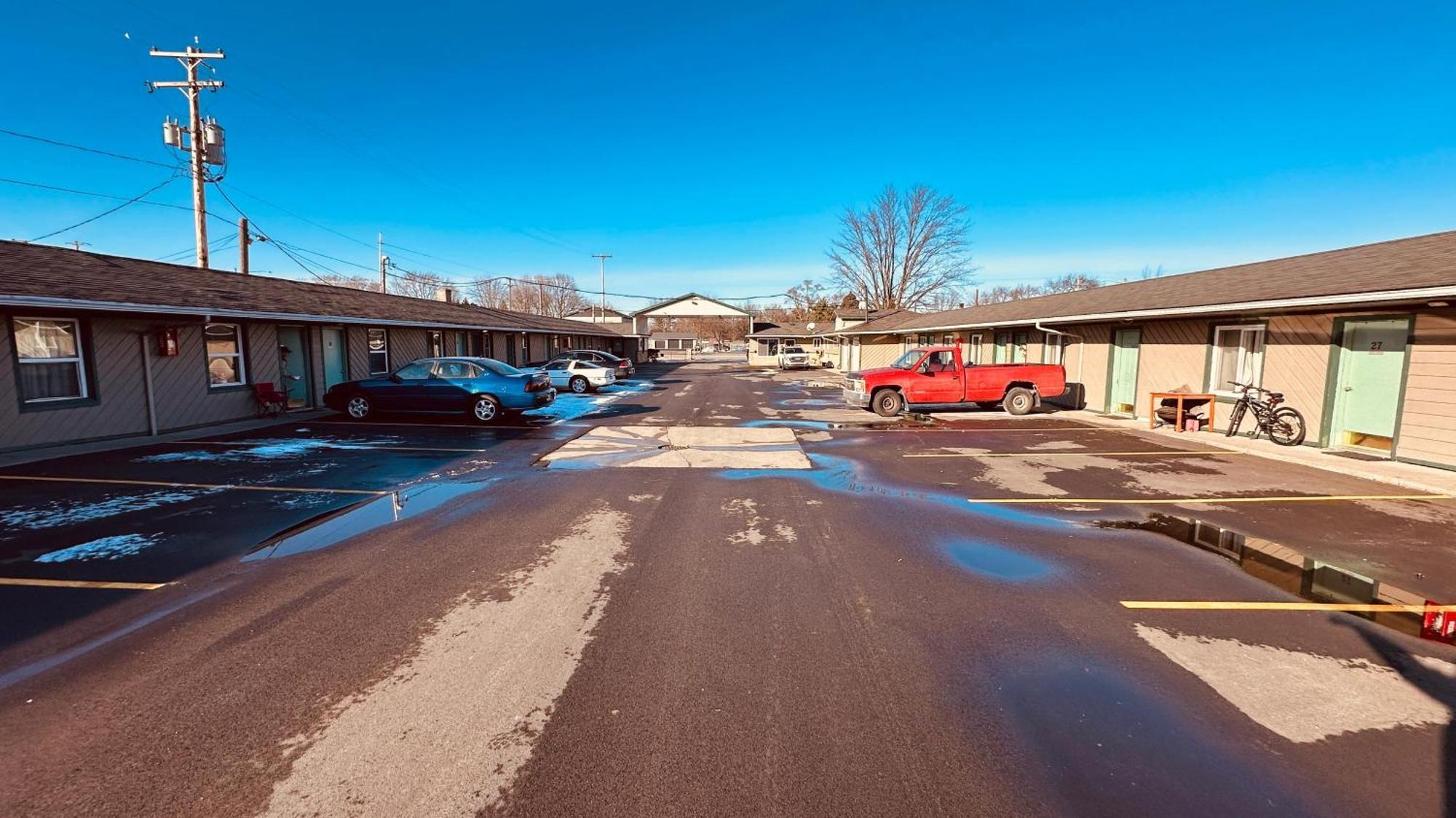 Currys Motel By Oyo Saginaw Mi Eksteriør billede